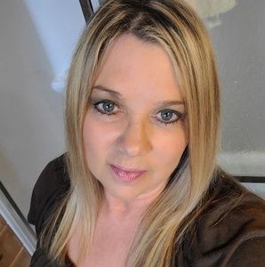 Meet your Posher, Deonne